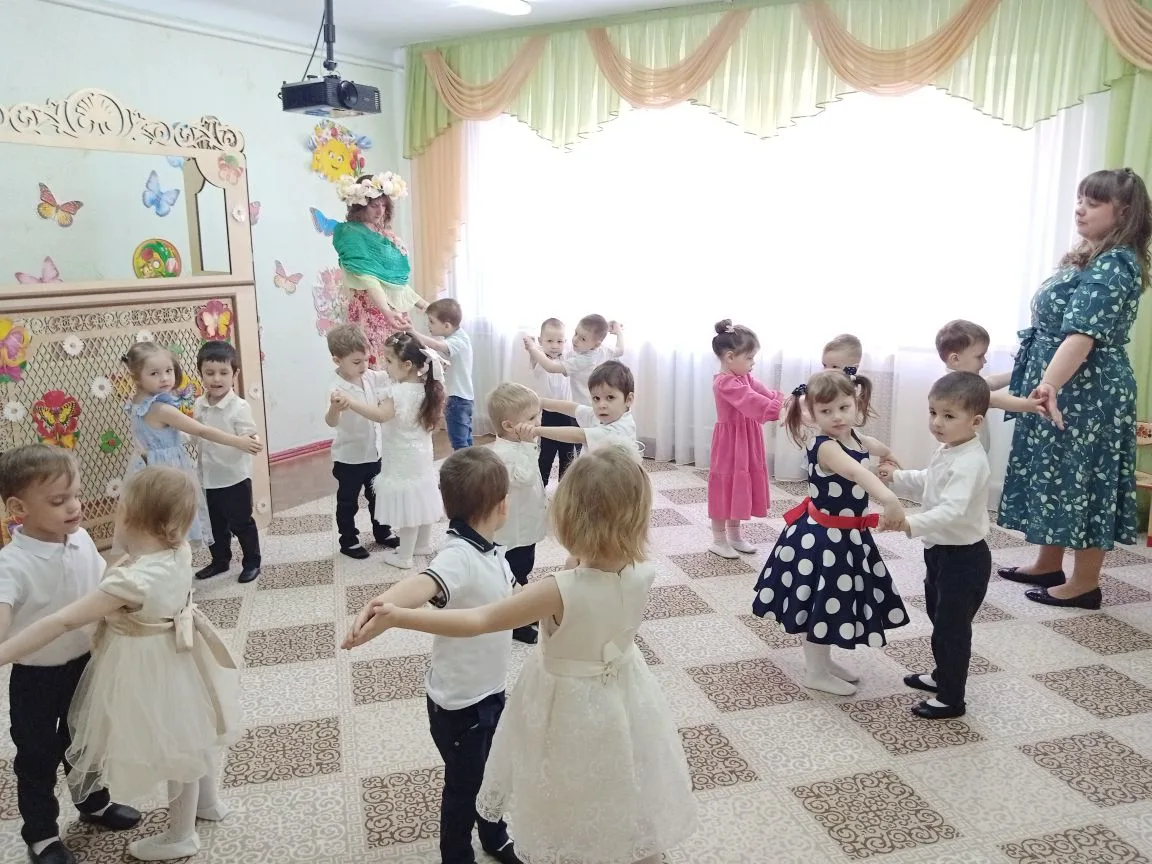 младшая группа танец