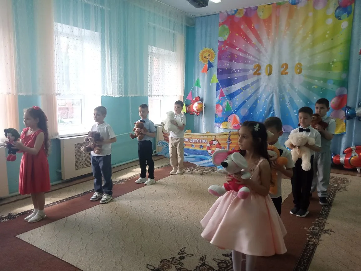 Танец с игрушками